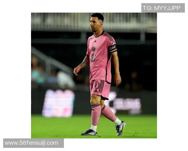 球星赠送定制足球鞋背后的品牌代言与市场策略分析 球星赠送定制足球鞋背后的品牌代言与市场策略分析