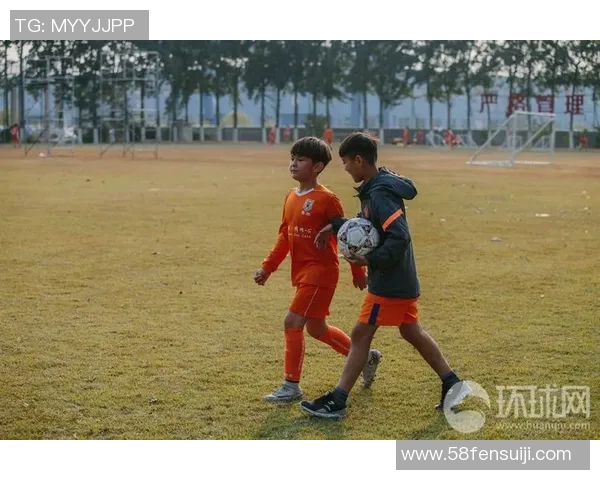 LK足球袜助力球星展现极致速度与舒适感,成就赛场精彩瞬间 LK足球袜助力球星展现极致速度与舒适感,成就赛场精彩瞬间