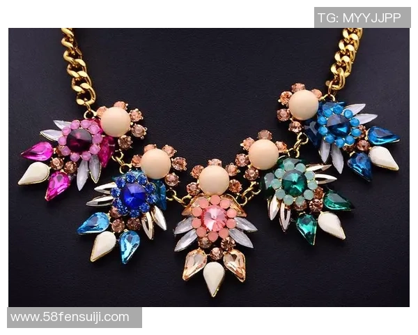 足球明星项链潮流引领时尚风潮明星个性与运动魅力的完美结合 足球明星项链潮流引领时尚风潮明星个性与运动魅力的完美结合